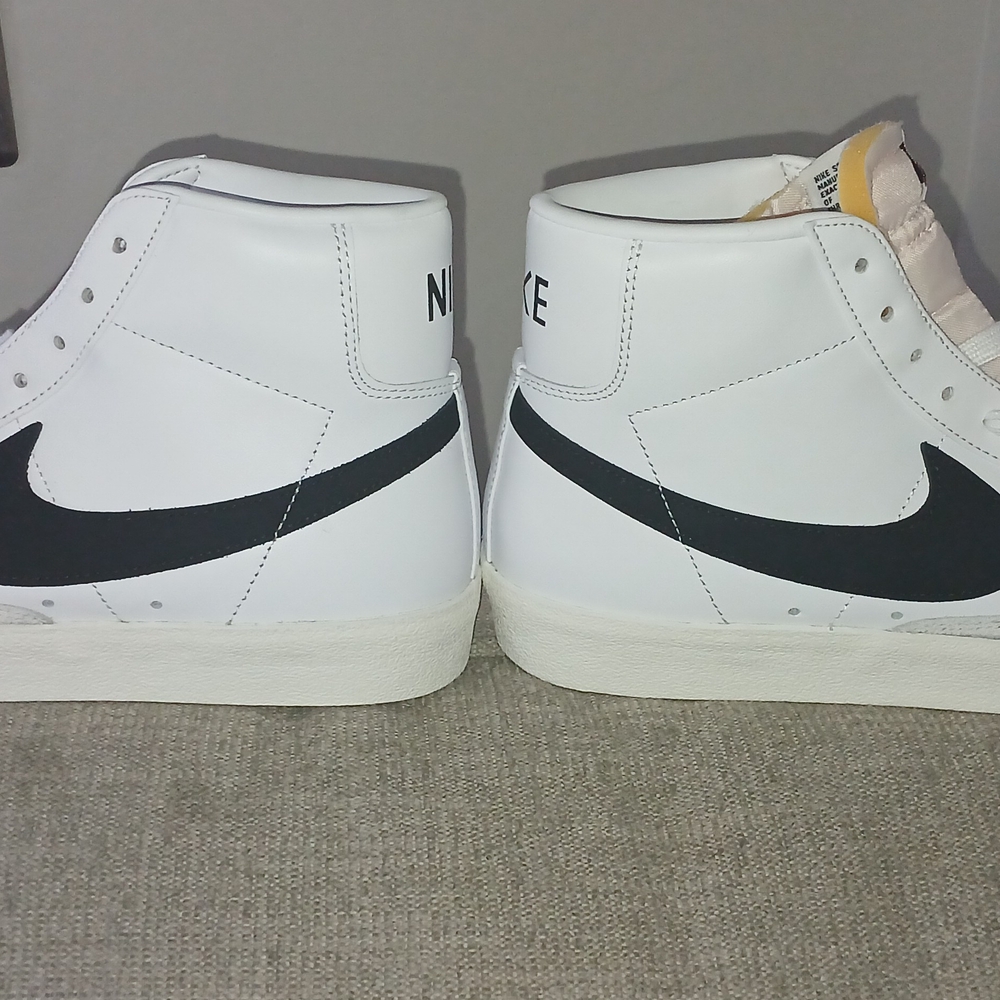 Nike Men's White and Black Sneakers